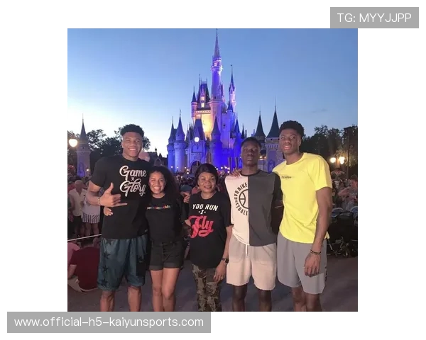 字母哥儿童节带队活动,暖男形象登顶热搜 字母哥儿童节带队活动,暖男形象登顶热搜