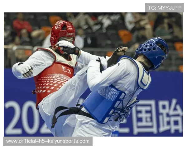 跆拳道飞踢+旋踢连击:全场尖叫的极致瞬间,燃爆你的热血瞬间! 跆拳道飞踢+旋踢连击:全场尖叫的极致瞬间,燃爆你的热血瞬间!