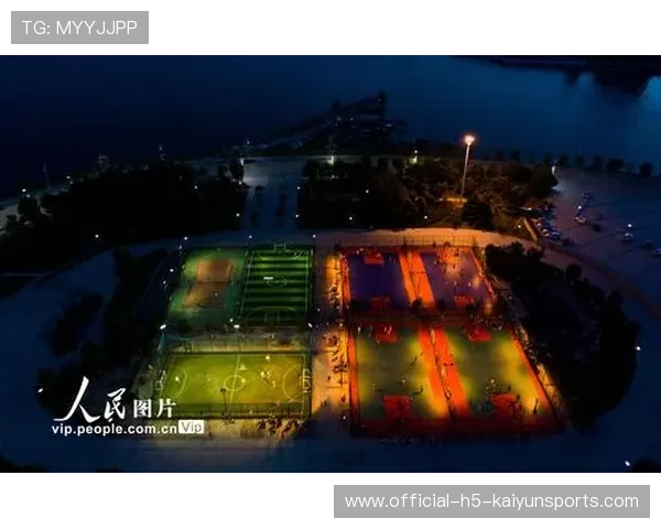 老球场的最后一场结束后灯光熄灭的瞬间，最后一场球赛几点结束